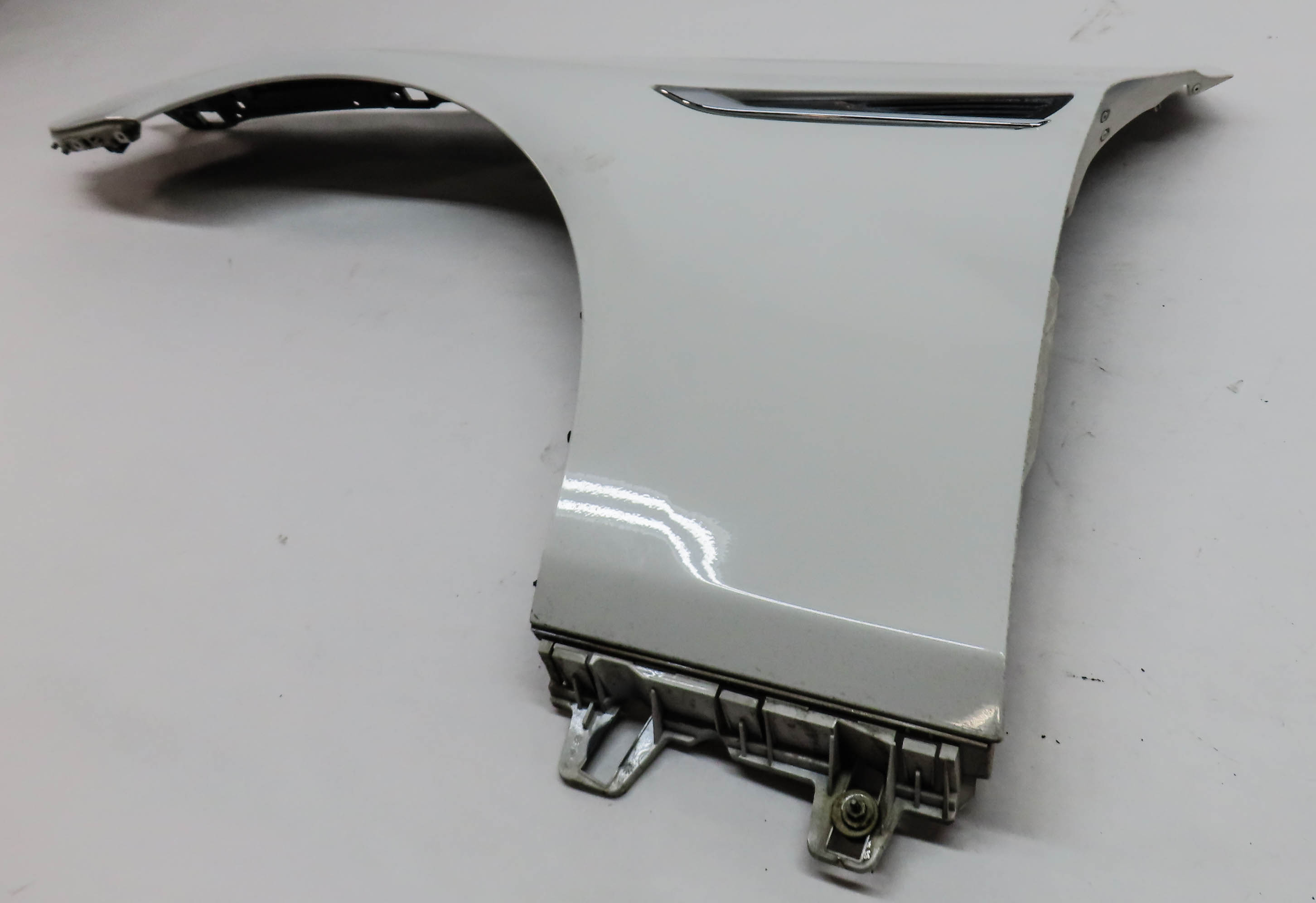 2012-2019 BMW 640i 650i (F06 F12 F13) FRONT LEFT DRIVER FENDER (White) — exact item pictured